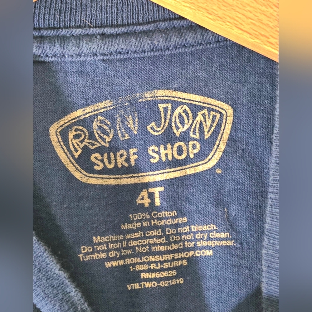Ron Jon Surf Shop Ft. Myers Shark Surfing Sunglasses Royal Blue Graphic Tee - 4T - Picture 3 of 3